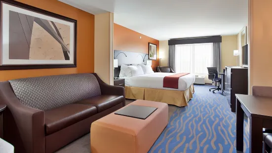 Holiday Inn Express & Suites ST Louis Airport