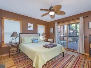 Entire Cabin in Lost River w/ fire pit + pet friendly!