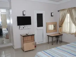 Sambeatz Hotel And Suites