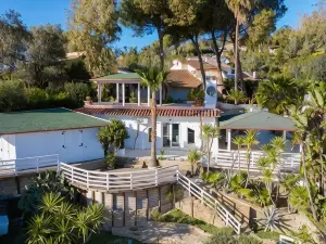 Praialonga Suites with Pool and Garden