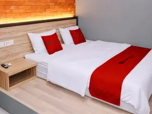 RedDoorz at Hotel DPraya Pati