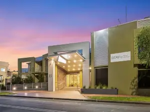 Stay at Alice Springs Hotel
