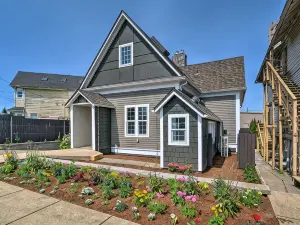Cozy North Bend Getaway in Walkable Location!