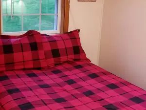 Carroll, NH Pet-Friendly Cabin with Hot Tub: Your Ultimate Retreat