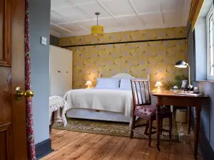 Elloe Lodge
