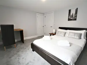 Nelson by the Docks Serviced Apartments by Roomsbooked