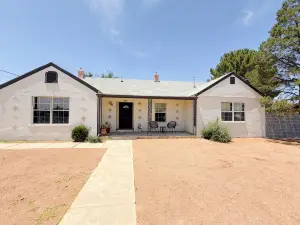 Ocotillo House: Centrally Located 3Bed/3Bath Home