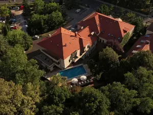 Bassiana Hotel és Étterem