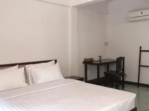RoongThoeng Place Hotel