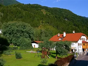 Spiele- Und Buchhotel Tschitscher