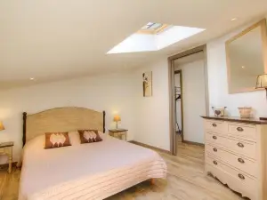 Apartment 5 km from the beach