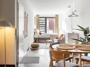 Global Living - Design Apartment I Rathausplatz I Kitchen I Augsburg