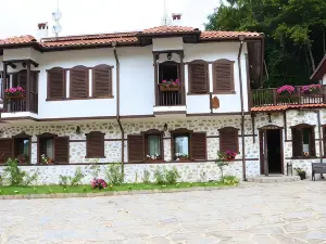 Family Hotel Dinchova Kushta