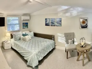 Neptune's Grotto Waterfront Retreat