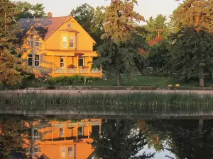 Rivers Edge Victorian Inn