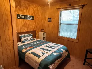 Cozy 3-bedroom with 2 full bath cabin at Lake Somerville- Birch Creek