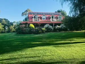 Hawk's Nest Bed & Breakfast