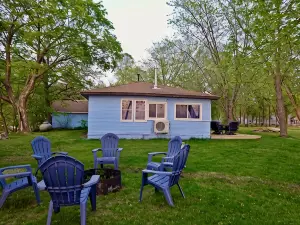 Private Beach on Lake Sleeps 17: Two Cabins, Kayaks, Docks, & Firepits