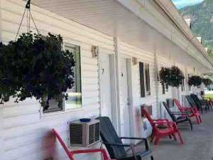 Pines Motel