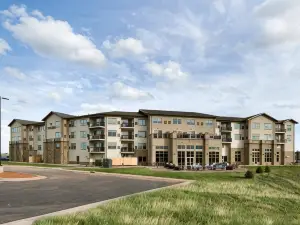 คลับเฮาส์ โรงแรม แอนด์ สวีทส์ - ราปิด ซิตี้