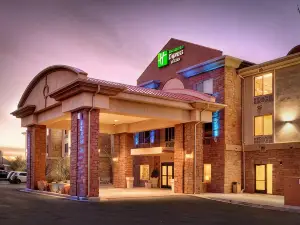 홀리데이 인 익스프레스 & 스위트 카납 바이 IHG