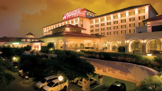 Waterfront Airport Hotel and Casino – Mactan