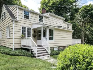 4-Bedroom House in Horse Country  North Salem with WiFi, AC, Fitness Room