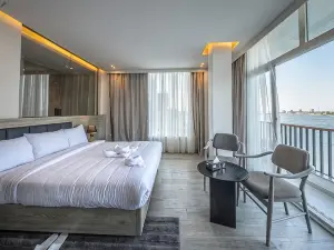 รีเจนซี่ ไนล์ โรงแรม แอสซุยท์