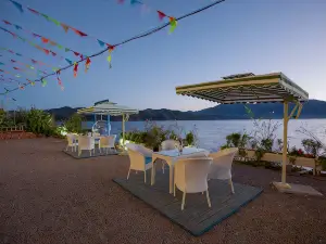 Lugu Lake Yuanshe Homestay (Lover's Beach Branch)
