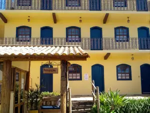 Pousada Luz do Sol, Com Piscina, Quartos Amplos e confortáveis No Centro de Carrancas