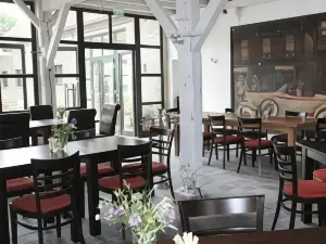 Lindenhof Gästehaus & Hofcafe