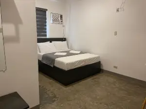 8 ZHENSEN INN
