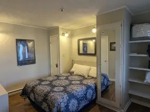 E204 - Winterplace Ski in Ski out condo Second Floor