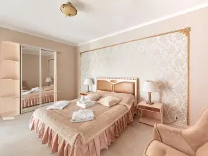 Grk Bristol Hotel