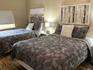 Valley View Retreat - Spacious, beautiful home near river - perfect for families