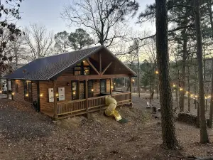The Knotty Pine Cabin at Cabins of Wolf PEN Gap