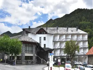 Hotel y Apartamentos SNÖ Isaba