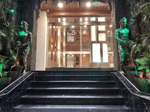 Gold Leaf Hotel