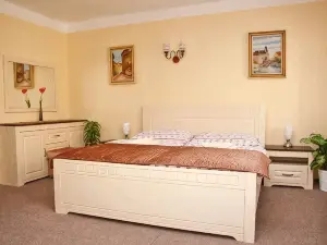 Mini Hotel Abraka & Apartments