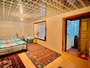 Zaur Guest Hause