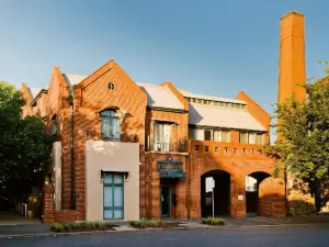 Majestic Old Lion Apartments