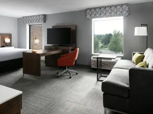 Hampton Inn & Suites West Bend
