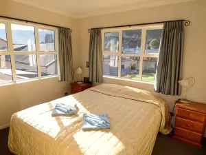 Lantern Court Motel
