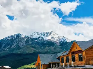 Qilian Zhuo'er Mountain Scenic Villa (Zhuo'er Mountain Scenic Area)