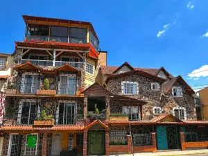 Hotel & Suites Cerro Roj0