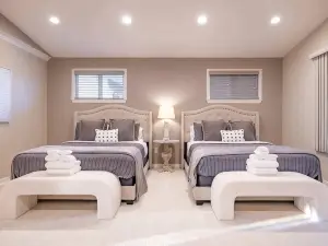 @ Marbella Lane - Charming 4BR Bungalo for Relaxing Retreat
