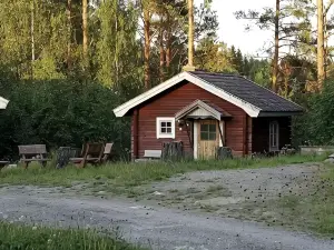 Timmerhus Komplett Mindre Bostad Med tillgång Till Stort Servicehus
