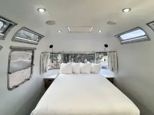 Gorgeous Airstream near East Zion National Park, Perfect for a Unique Glamping Experience
