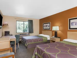 Super 8 by Wyndham Charlotte/Amusement Park Area