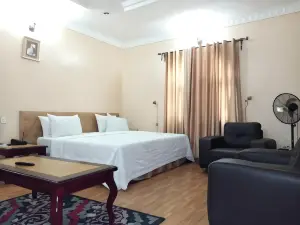 First Laurel Hotel & Suites